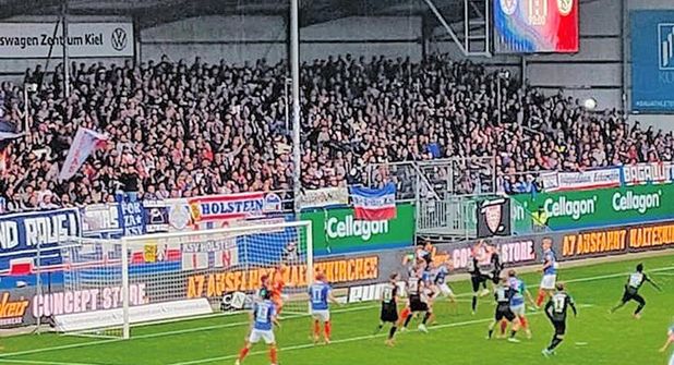 Der Holstein-Fanblock im Kieler Stadion muss sich an viele neue Gesichter gewöhnen.
