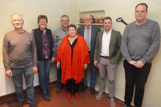 Museumsleiter Eckhard Schulte-Kersmecke und der Vorstand mit 2. Vorsitzender Ute Estermann, Beisitzer Fritz-Heinrich Landschoof, Beisitzerin Frauke Gehrt, 1. Vorsitzender Werner Steffen, Schatzmeister Sebastian Seidel sowie Beisitzer Kai-Uwe Schmütz (v. lks.).