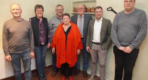 Museumsleiter Eckhard Schulte-Kersmecke und der Vorstand mit 2. Vorsitzender Ute Estermann, Beisitzer Fritz-Heinrich Landschoof, Beisitzerin Frauke Gehrt, 1. Vorsitzender Werner Steffen, Schatzmeister Sebastian Seidel sowie Beisitzer Kai-Uwe Schmütz (v. lks.).