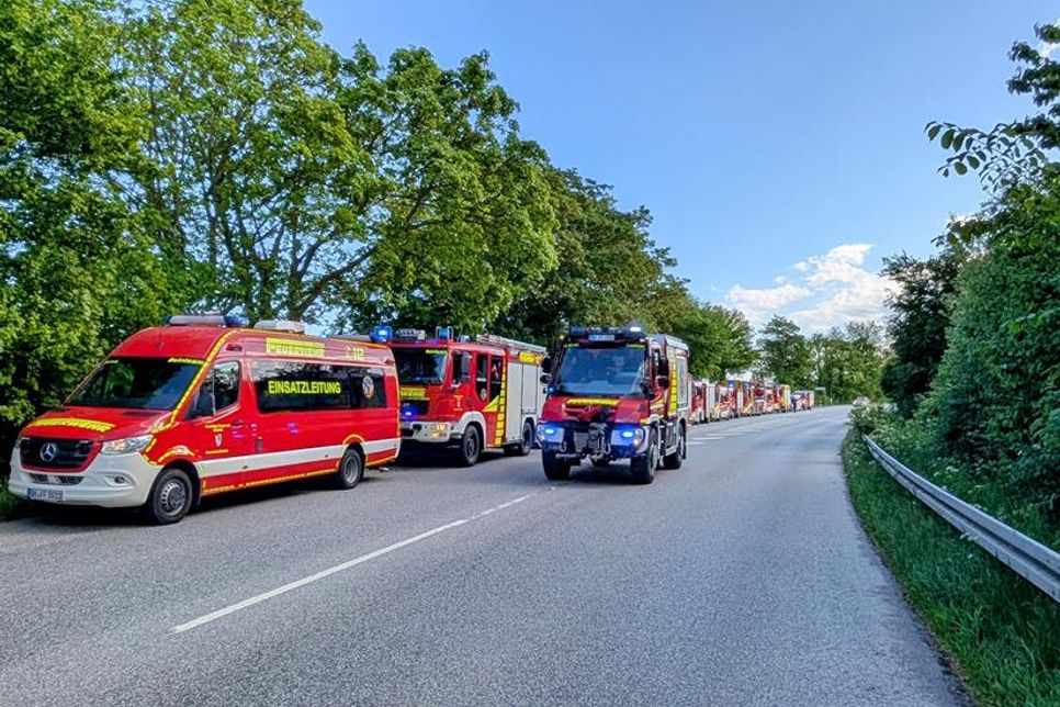 Fahrzeugkonvoi durch Grömitz.