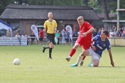 Cedric Schrake zieht ab, verfehlt aber das Kieler Tor.