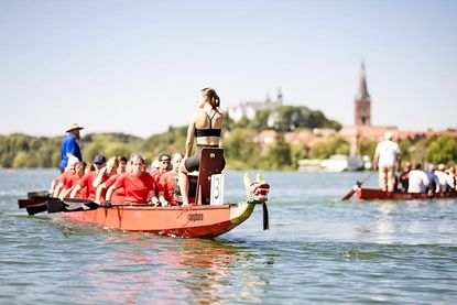 Am Sonnabend wird das Drachenbootrennen auf dem Großen Plöner See zu einem Highlight.
