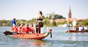 Am Sonnabend wird das Drachenbootrennen auf dem Großen Plöner See zu einem Highlight.
