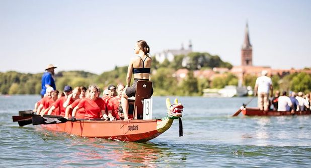 Am Sonnabend wird das Drachenbootrennen auf dem Großen Plöner See zu einem Highlight.