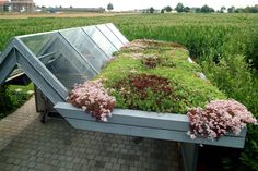 Selbst kleinere Flächen wie Garagen- und Carportdächer lassen sich nachträglich begrünen.