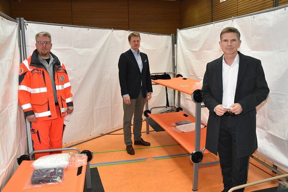 Der Minister für Soziales, Gesundheit, Jugend, Familie und Senioren des Landes Schleswig-Holstein, Heiner Garg, besuchte in Bad Schwartau auch die Notunterkunft für Geflüchtete.