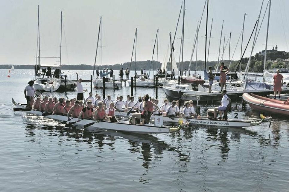 Die Drachenbootrennen über die Stadtbucht versprechen spannen- de Wettbewerbe zwischen den teilnehmenden Mannschaften. Zum ersten Mal ist auch ein der reporter-Team mit von der Partie, wechselt vom PC ans Paddel - und stellt sich der Herausforderung.