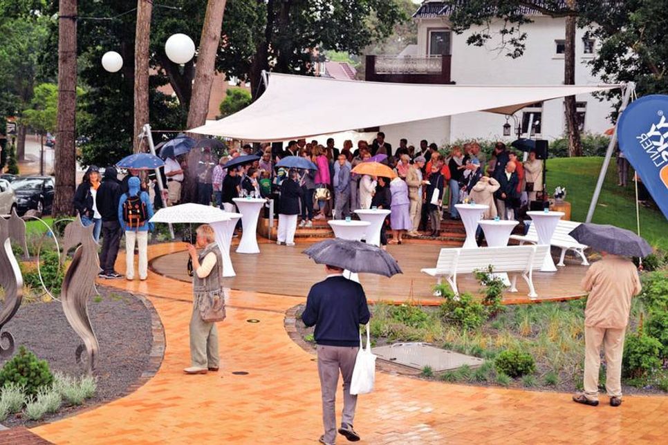Der Hochzeitshügel neben dem Alten Rathaus in Timmendorfer Strand. (Foto: René Kleinschmidt)