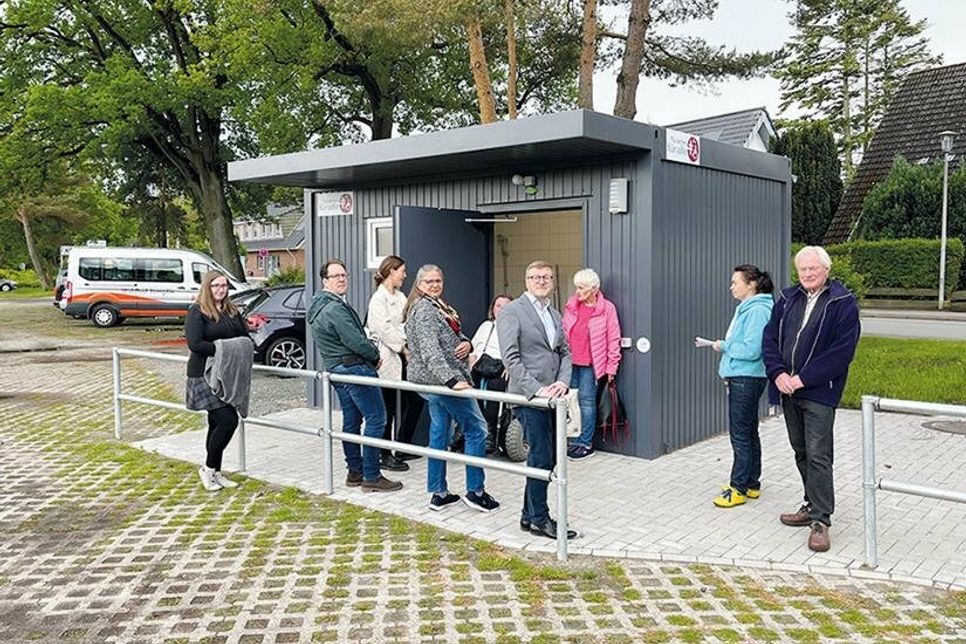 In der vergangenen Woche wurde die „Toilette für alle“ auf dem Wiesenweg-Parkplatz in Timmendorfer Strand vorgestellt.