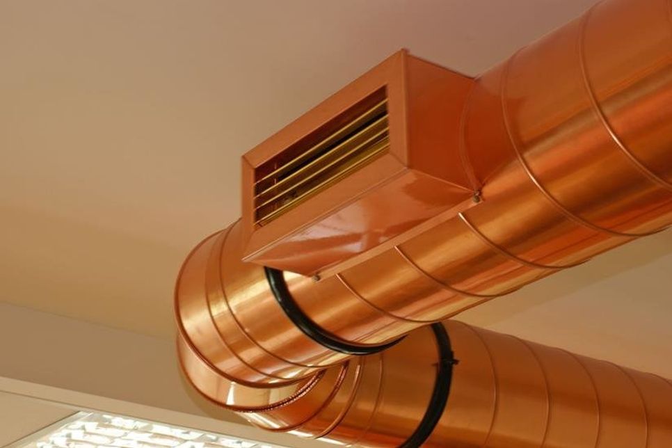 Kupfer wird oftmals sichtbar angewendet - am häufigsten allerdings unsichtbar in Leitungen, Kabeln und Geräten. Foto: djd/DKI