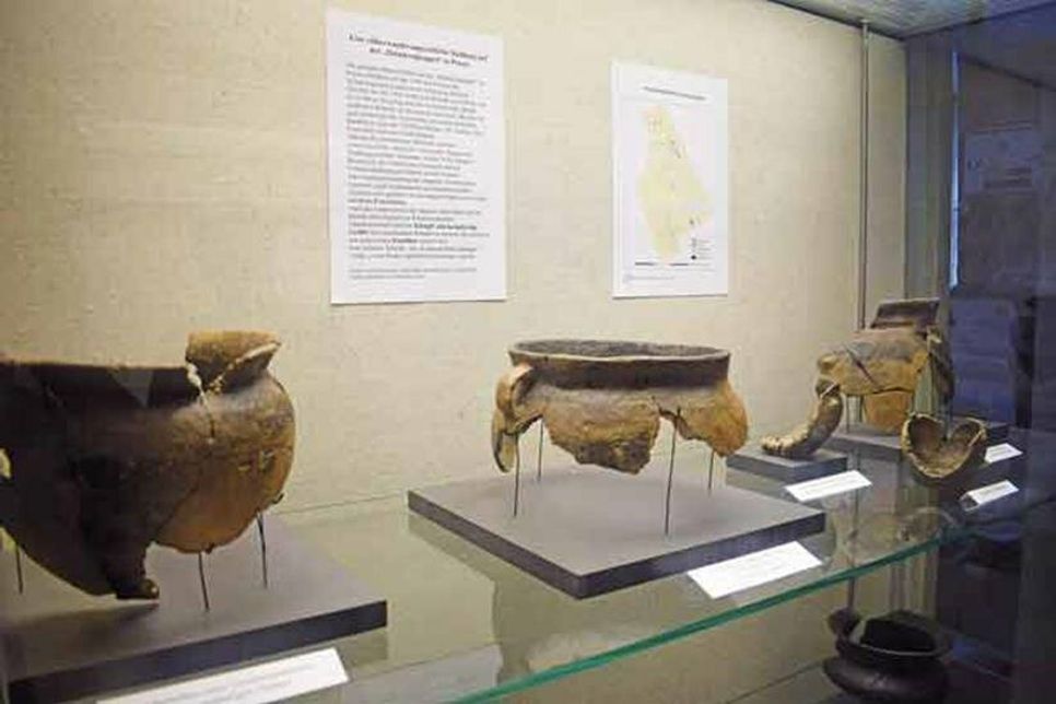 Die Dauerleihgaben des Landesmuseums (Schleswig) wurden eigens für die aktuelle Ausstellung restauriert und anschließend mit einer aufwendigen Präsentationstechnik aufgestellt.