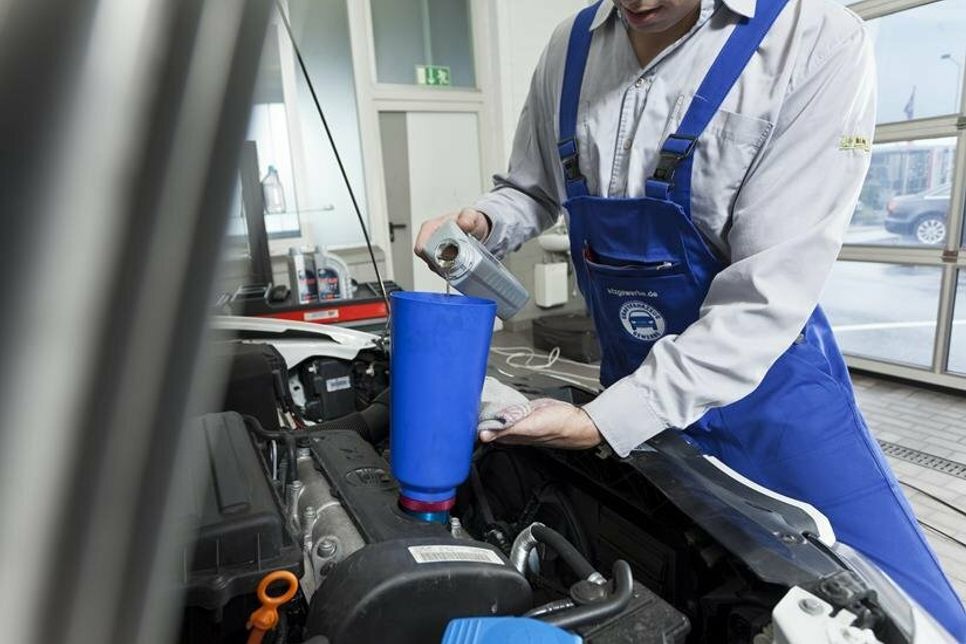 Das für das Fahrzeug zu verwendende Motoröl wird vom Hersteller vorgegeben. Foto: ProMotor
