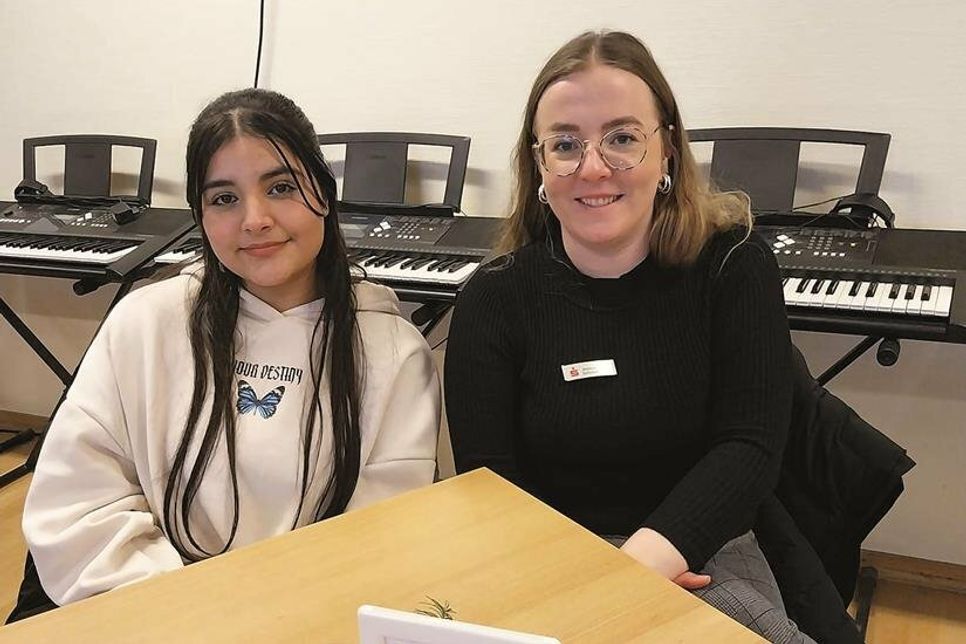 Jessica Schmidt wird Mahsa einen Einblick in den Berufsalltag der Sparkasse geben.