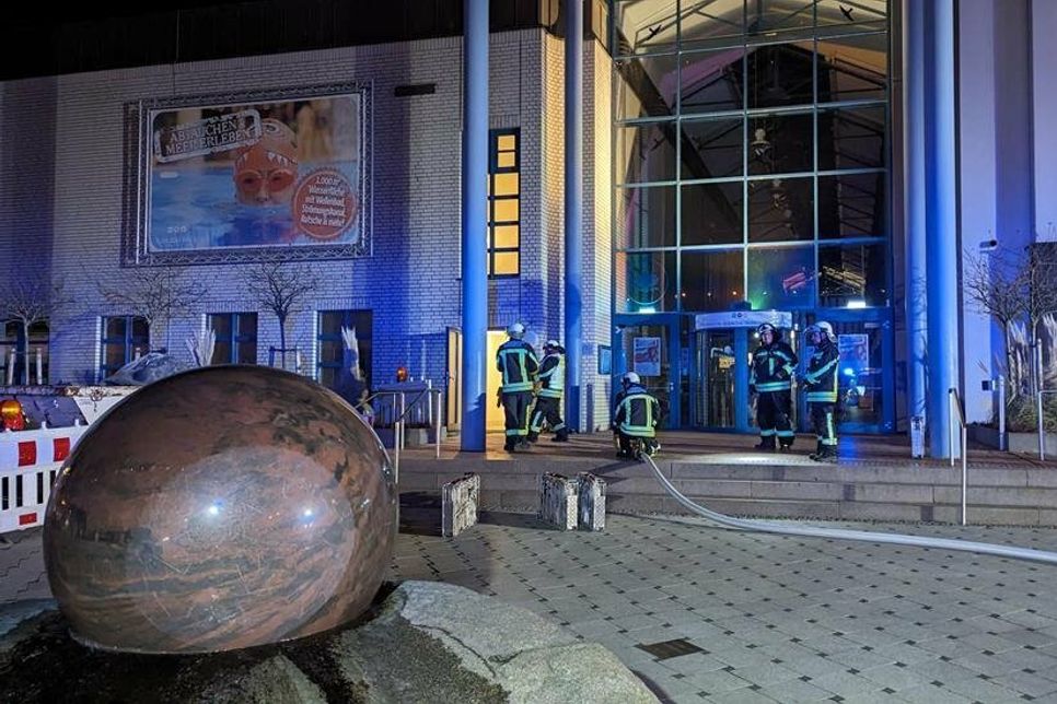 Perfekte Übungskulisse: Die Grömitzer Welle ist wegen Sanierungsarbeiten für die Öffentlichkeit noch bis voraussichtlich zum 15. Februar geschlossen.