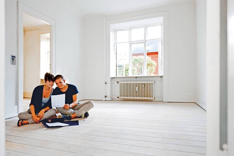 Überschaubare Funktionen können das Wohnen bereits deutlich bequemer, sicherer und energiesparender machen. Der komfortable Einstieg ins Smart Home empfiehlt sich, um die Technik einfach einmal auszuprobieren. (Foto: djd/EnOcean/Kieback&Peter)