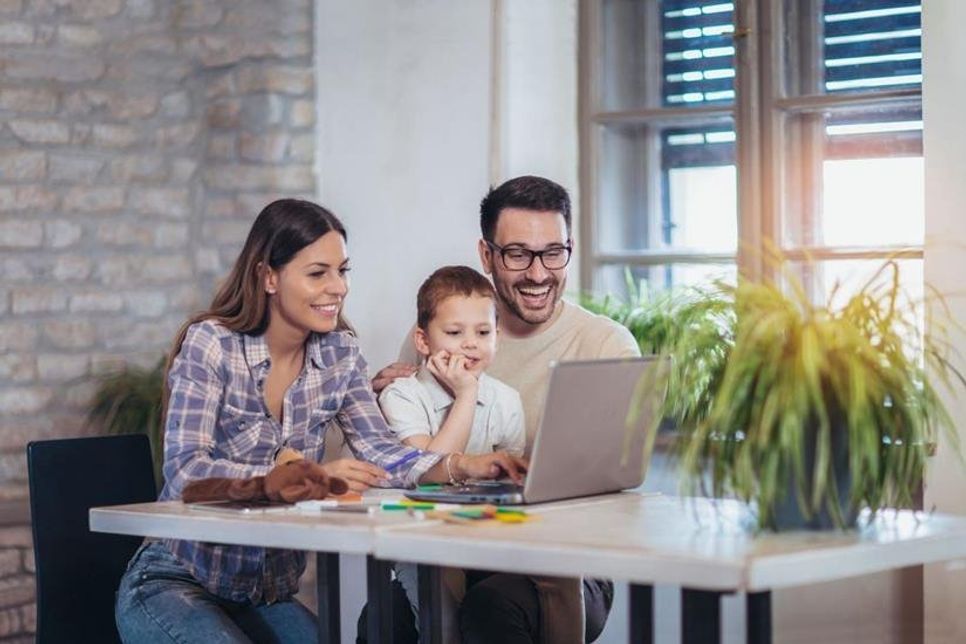 Ein Heimcomputer für die ganze Familie sollte möglichst sicher eingerichtet werden. Der Software-Anbieter lizengo hilft dabei mit den passenden Anwendungen.