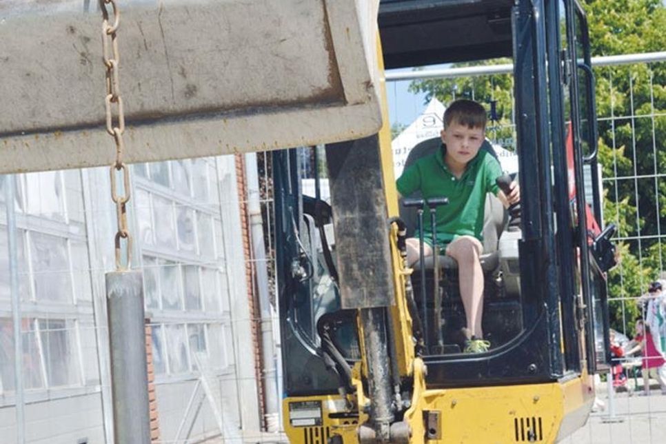 Und natürlich darf am Sonntag auch wieder gebaggert – oder vielmehr die Geschicklichkeit beim kniffligen Baggerspiel getestet werden