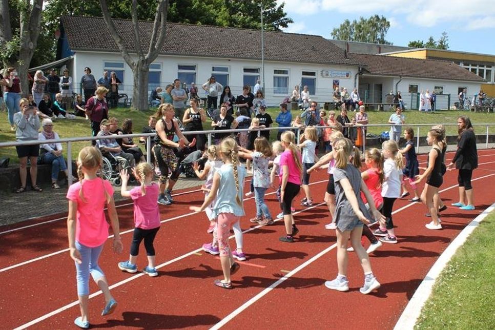 Mit viel Energie waren die Zumba-Kids bei der Sache.