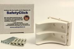 „SafetyClick“ besteht aus einem Sicherungsflügel und einer Grundplatte, die einfach mit vier Schrauben im Mauerwerk angebracht wird.