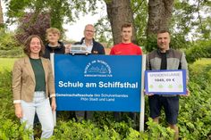 Pastorin Janina Lubeck, Schülersprecher Julian Will als Vertreter der SV der Schule am Schiffsthal, Kai Kulschewski, Vertreter des ASV Landesverbandes, Thorge Voigt als Vertreter der DLRG Jugendabteilung, Jugendwart Thorsten Range vom Sportfischerverein Plön und Umgebung.
