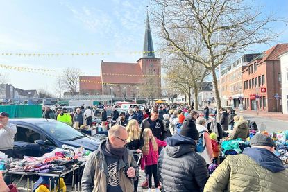 Am Montag kann man beim Flohmarkt auf dem Marktplatz einige Schnäppchen finden.