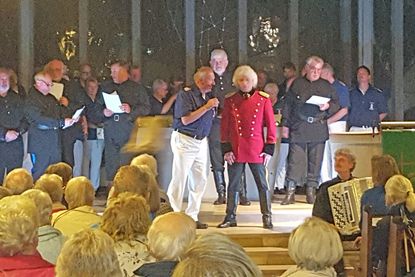 Peter Orloff (in Rot) versprach ein Wiedersehen.