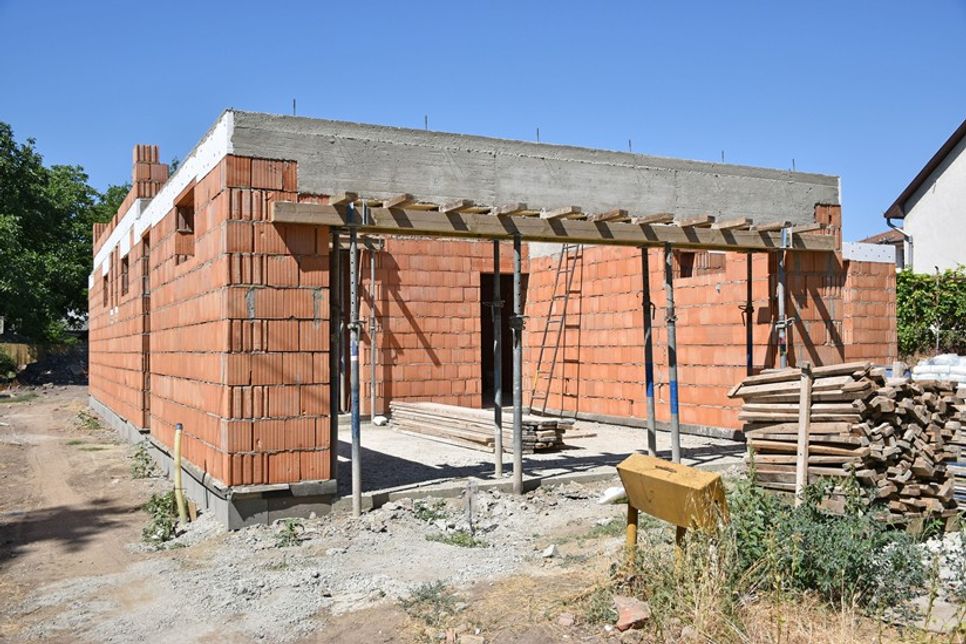 Wenn der Bau des Eigenheims plötzlich stillsteht, könnte die Insolvenz eines Bauunternehmens dahinterstecken. In einem solchen Fall sollten Bauherren nicht vorschnell reagieren, sondern unabhängigen Rat suchen.