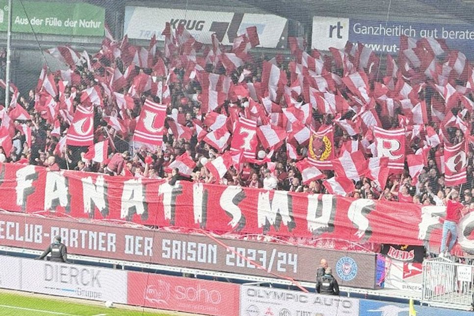 Auch heuer werden viele FCK-Fans in Kiel dabei sein …