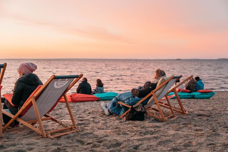 Die Tourismus-Agentur Lübecker Bucht lädt zum „Ersten Kaffee des Tages“ ein. (Foto: luebecker-bucht-ostsee)