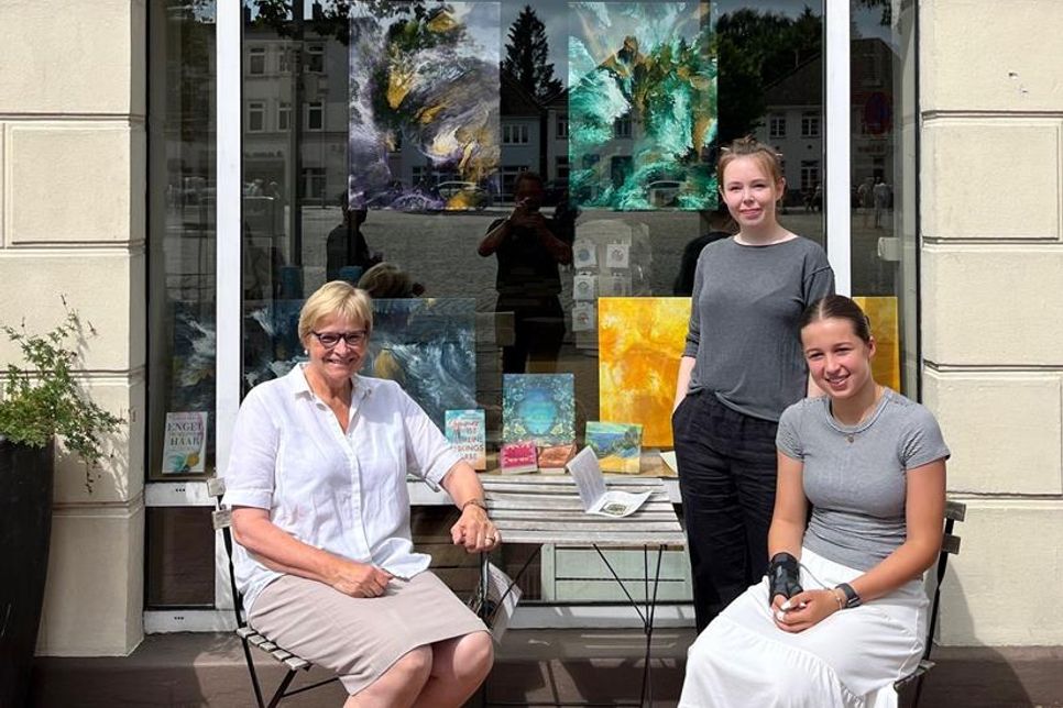 Susanne Bimberg-Nittritz, Britt Lewandowski und Rosa Sophie Lengsfeld (v. lks.).