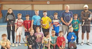 Nächstes Jahr feiert der Tennisclub Schönkirchen seinen 50. Geburtstag. Höchste Zeit, schon im Vorfeld Werbung für den Tennissport zu machen: Am Sonnabend, 25. April, laden der Verein und seine Aktiven zum Schnuppertag ein