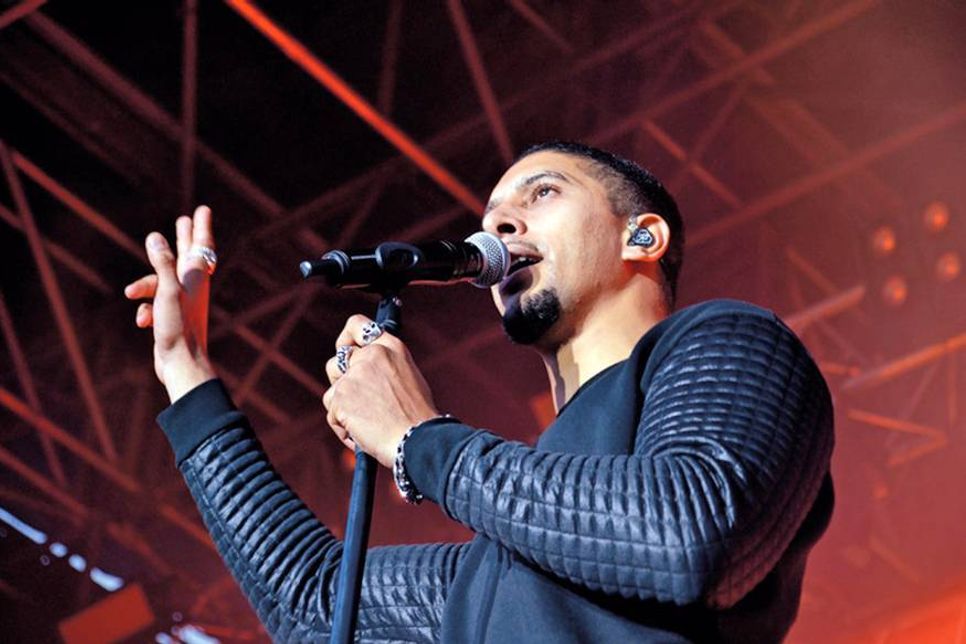 Andreas Bourani beim Auftritt in der ausverkauften Musik-Arena am Timmendorfer Strand. (Foto: René Kleinschmidt)