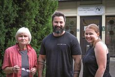 Kassenwartin Annegret Lüpkow, der 1. Vorsitzende Kay Kaden und die stellvertretende Tierheim-Leiterin Nadja Gorski-Krüger freuen sich auf reichlich Besuch am kommenden Samstag.