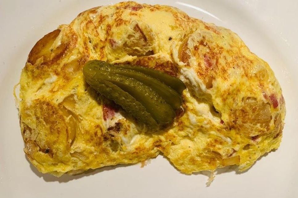 Zwar sehr unfotogen, aber dafür richtig lecker: Bauernfrühstück.