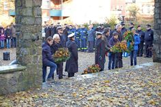 Kreispräsident Peter Sönnichsen (2.v.l) nahm an der Kranzniederlegung zum Gedenken an die gefallenen Soldaten des Ersten Weltkriegs in Plön teil.