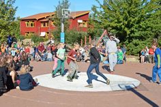 Es freuen sich 335 Schüler mit deren Eltern und das Lehrerkollegium auf interessierte Besucher.