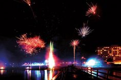 Tradition in Timmendorfer Strand: Die große Beach-Party „Silvester on the beach“ lockt alljährlich Tausende Gäste aus Nah und Fern an die Wasserkanne. (Foto: TSNT GmbH)