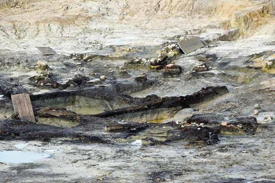 Die ausgegrabene Senke auf dem Krischansberg erwies sich als Toteisloch, das ein eisiger Gletscherbrocken während seines langsamen Schmelzens vor Jahrtausenden formte.