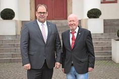 Bürgervorsteher Sönke Sela und Bürgermeister Mirko Spieckermann (v. re.) begrüßen das Neue Jahr.