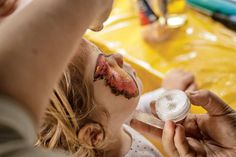 Kinderschminken ist immer eine tolle Idee und kommt bei den Kleinen erfahrungsgemäß sehr gut an.