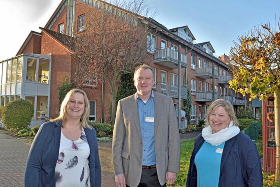 Neu im Führungsteam des ASB Regionalverbandes in Schönberg: Christine Pierre (l.) , Pflegedienstleitung ambulant, Regionalgeschäftsführer Sven Mischok und Sandra Trense, Pflegedienstleitung stationäre Pflege.