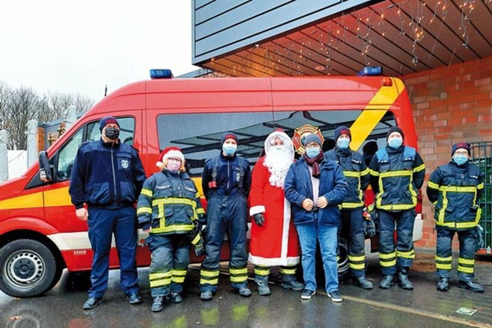 Feuerwehr Oldenburg und Warenhausleiter Herr Altindagoglu.