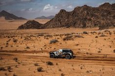 Etappe eins führte Scheich Khalid Al-Qassimi und seinen Beifahrer Dirk von Zitzewitz in Schleife rund um Ha‘il im Norden Saudi-Arabiens. Foto: MCH Photo