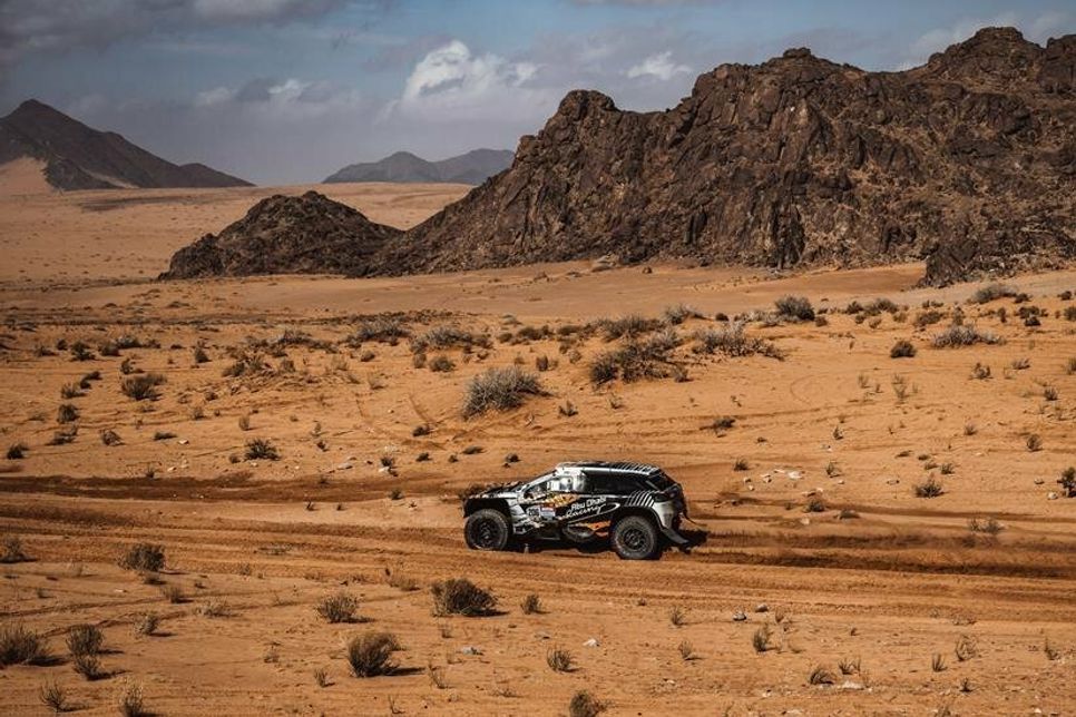 Etappe eins führte Scheich Khalid Al-Qassimi und seinen Beifahrer Dirk von Zitzewitz in Schleife rund um Ha‘il im Norden Saudi-Arabiens. Foto: MCH Photo