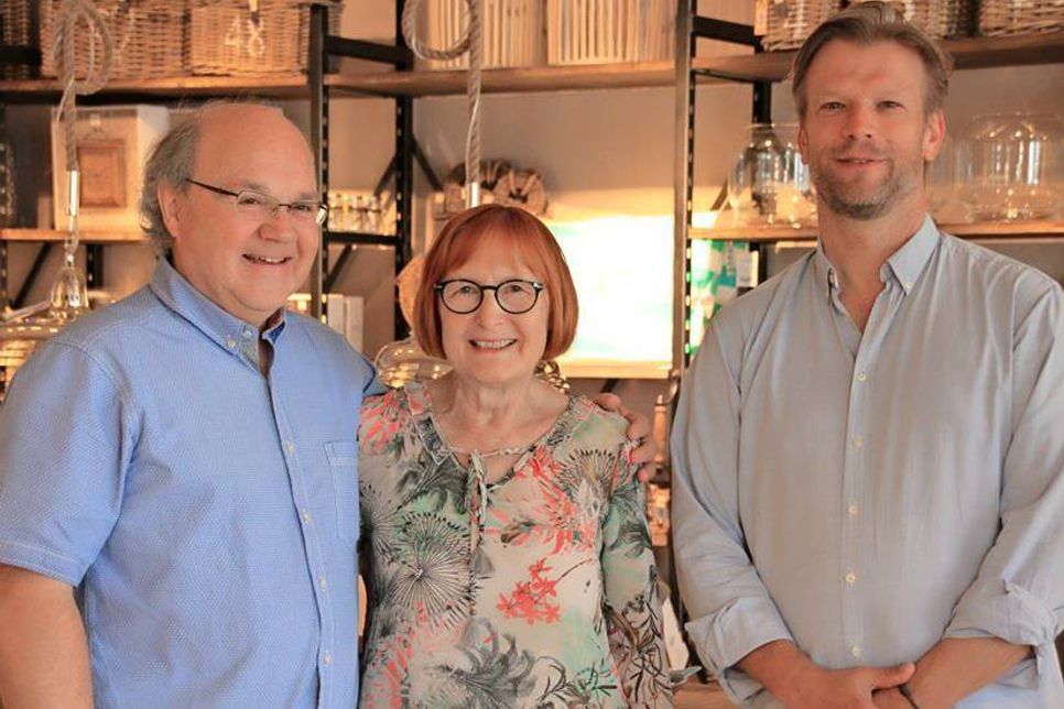 Sie teilen sich die Liebe zum Schönen: Inhaber Ingo Krüger mit Ehefrau Bärbel und Kay Oberhoff (v. lks.).