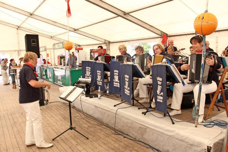 Am Sonntag von 15 bis 17 Uhr spielen die Ostseekrabben auf.