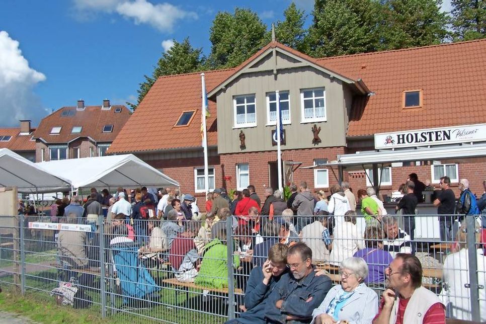 Traditionell herrscht beim Fischeramtsfest bei jedem Wetter reges Treiben auf dem Netztrockenplatz.