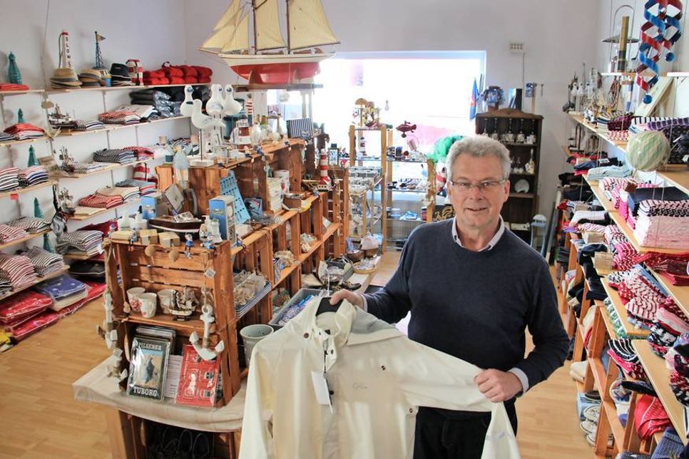 Dietrich Scheel hat den unteren Ladenbereich in der Fischerstraße für das komplette Sortiment des Hafenladens umgestaltet.