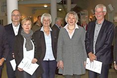 Das Foto zeigt die Gewinner der Auszeichnung 2016 mit dem damaligen Kreispräsidenten Ulrich Rüder und Landrat Reinhard Sager