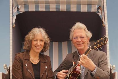 „Seaside Two“ sind Anette Lübke (Gesang und Saxophon) und Sebastian Strack (Gitarre).